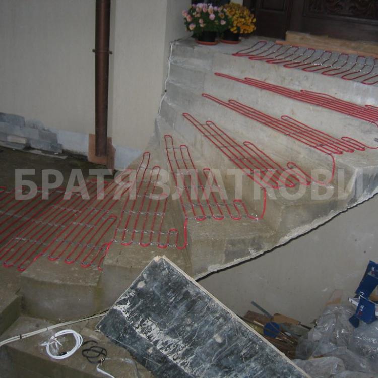 Антилед стълби
