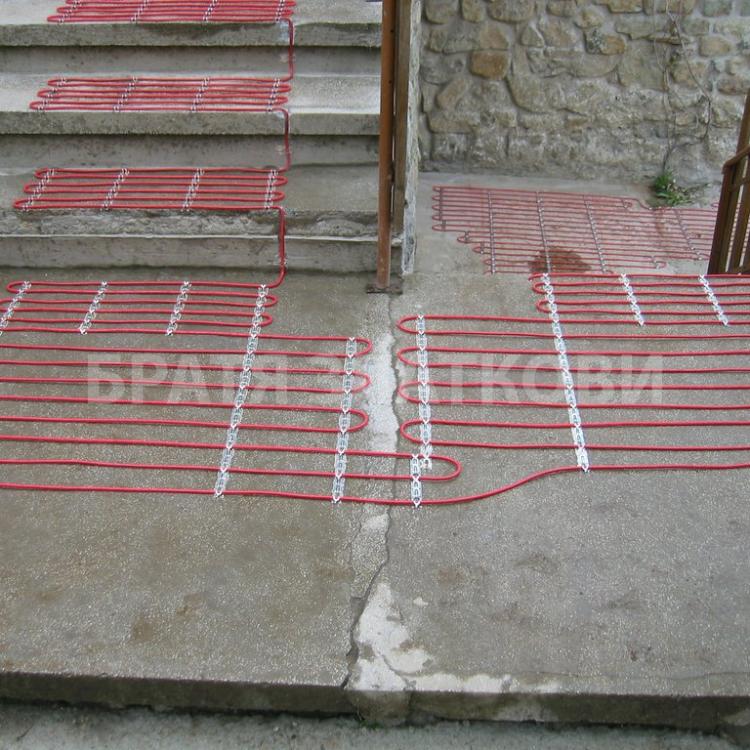 Топене на сняг стълби.jpeg
